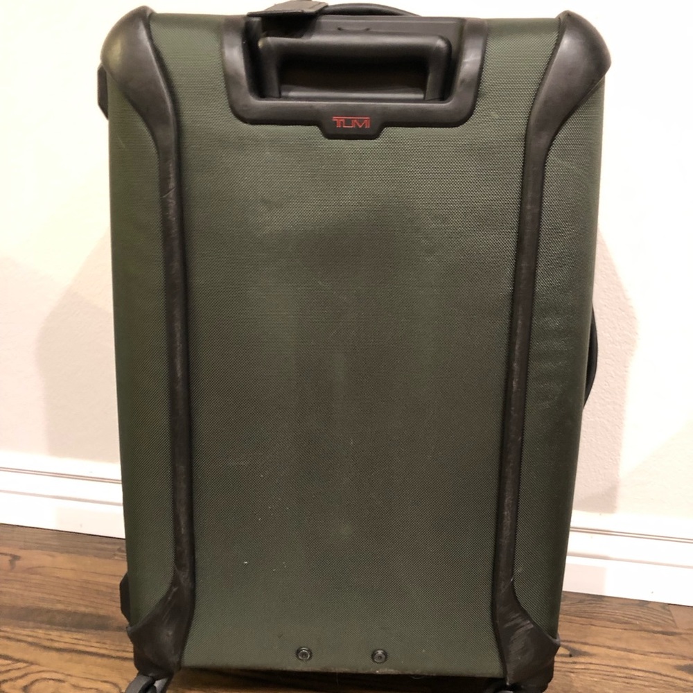 TUMI Alpha 2 Lightweight Medium Sized luggage